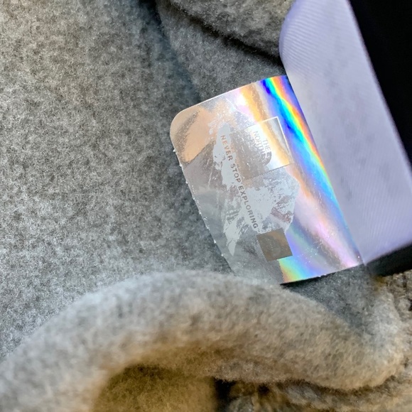 The North Face Men’s 200 WT Tundra In Grey - Picture 7 of 7